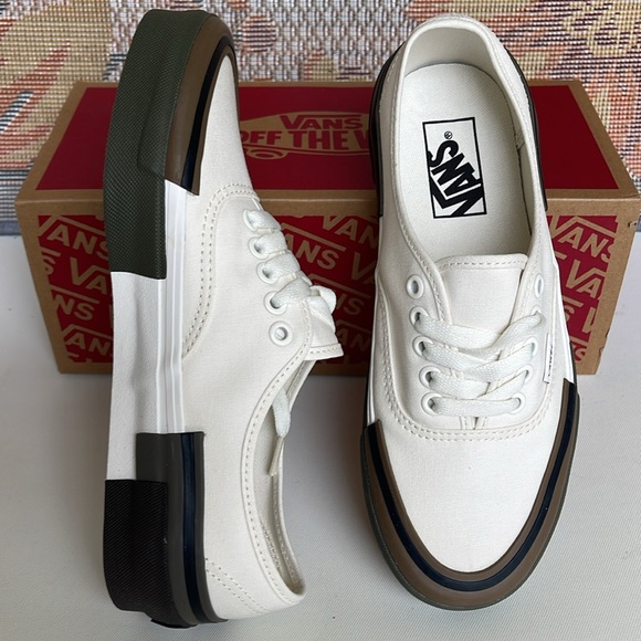 Vans WMNS Authentic Rearrange
Utility Block Blanc De BIack
VN000CSAJVY
Sneakers - Picture 14 of 16